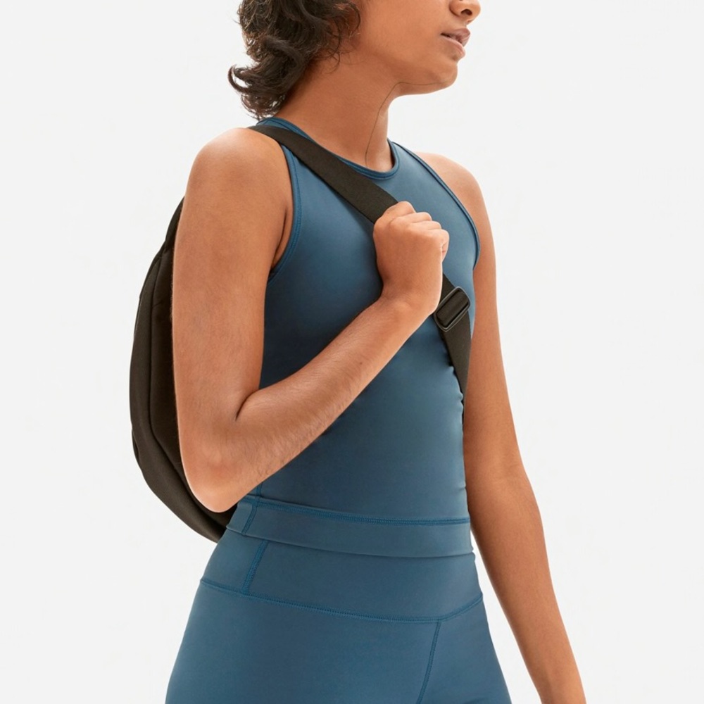 Everlane Perform Tank with built in bra